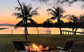 Casa de Campo em frente ao Lago em Americana-SP